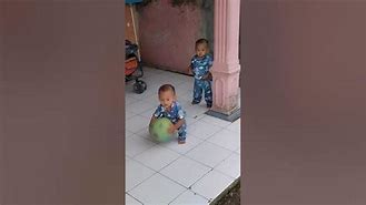 Kembar Bola Turen